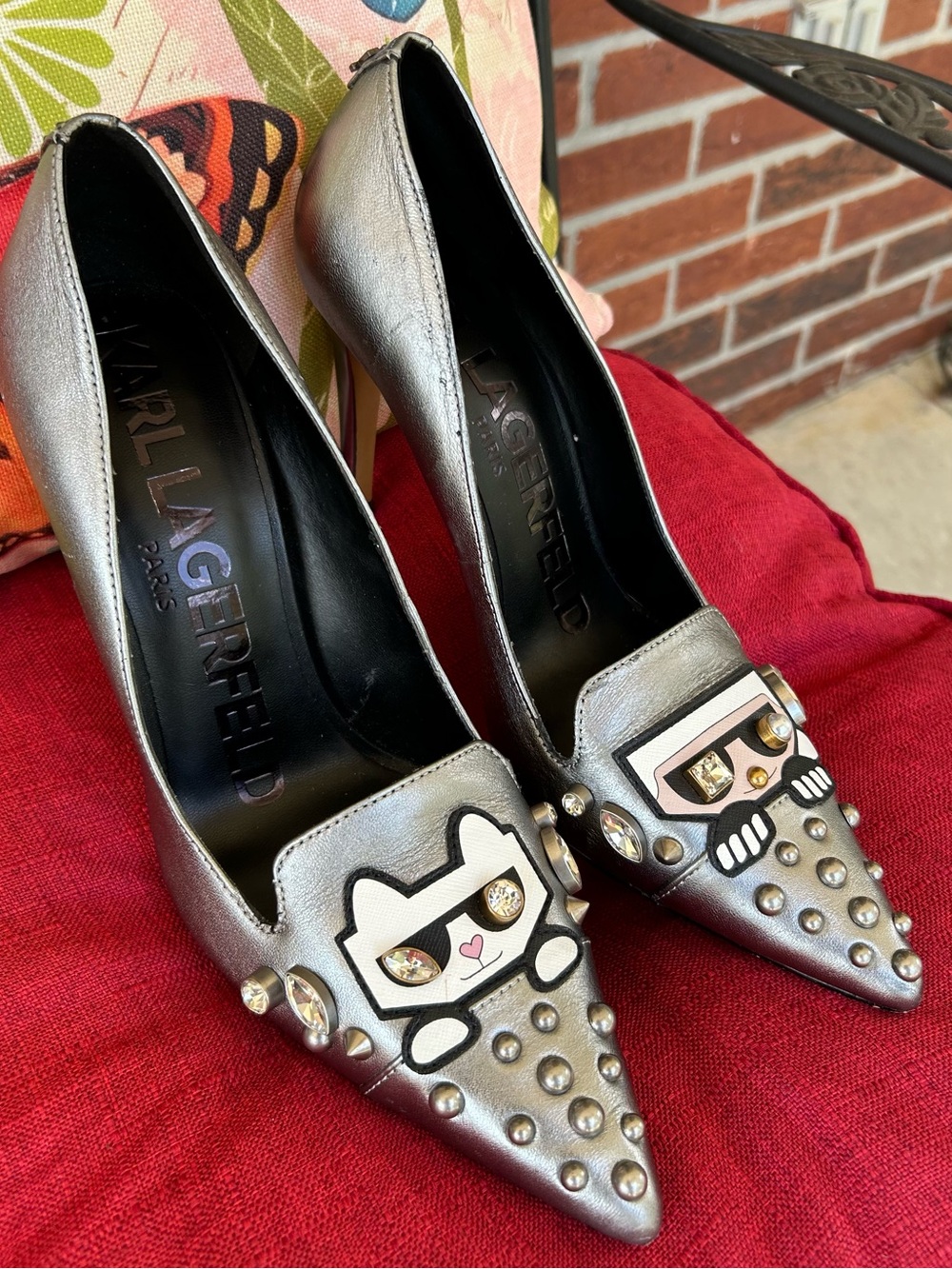 Karl Lagerfeld Paris Caslas Silver Metallic Studded Cat Face Sz 9M Niiiice! 🌺